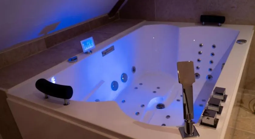 Love Room Evasion Jacuzzi Sauna Hamamm - Image 1