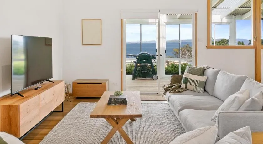 Blue Cottage Bruny Island - Image 1