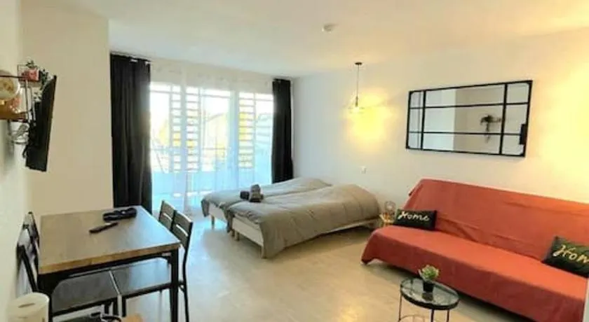 Grand studio avec climatisation, balcon proche gare centre ville - Image 1