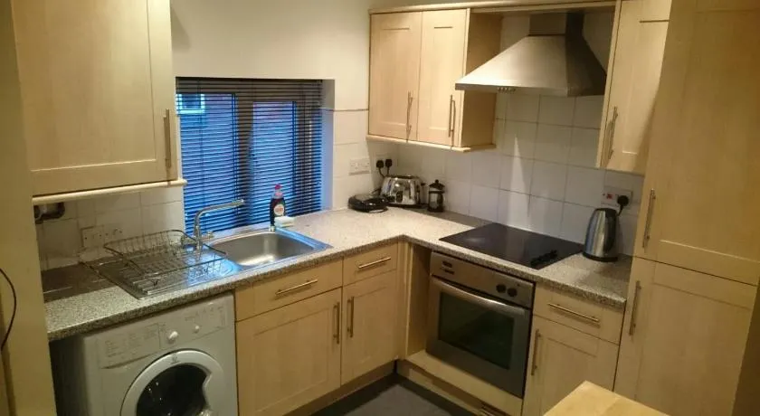 Alexandra Heights Apartments - Image 1