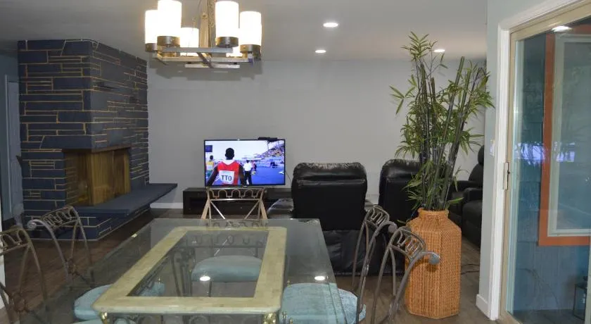 Tranquil and Modern Home 3br - Image 1