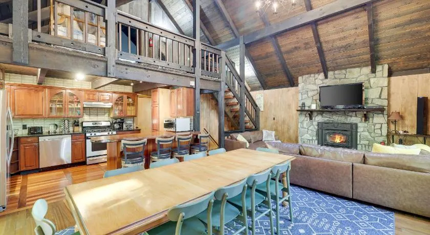 ⛰⛵️⛱Mt. Maplewood Lodge❤️Seasonal Specials ☆Poconos☆Cabin☆Hot⛷Tub☆Game Room☆ - Image 1