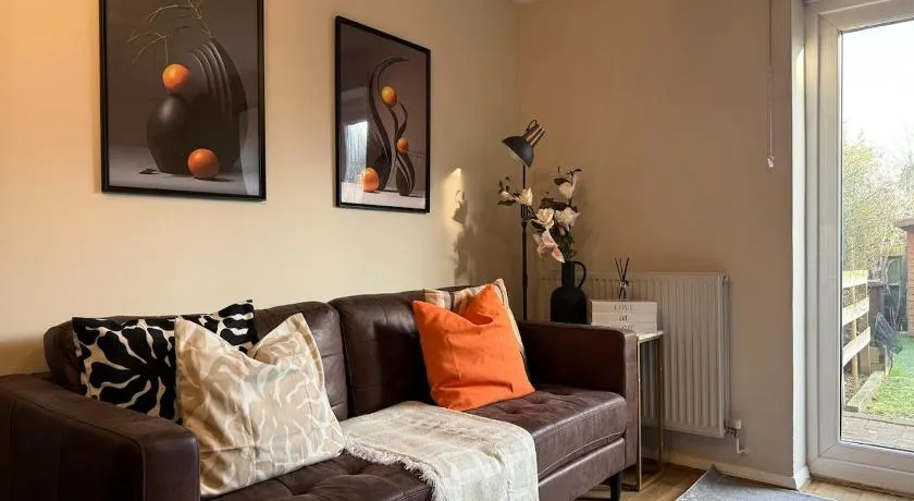 Beautifully renovated 2bed home - Image 1