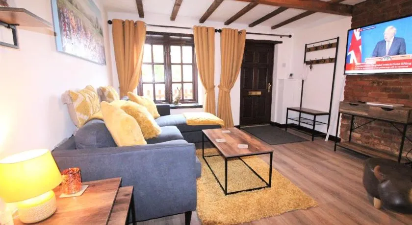 Jasmine Cottage, Buxton Norfolk, Sleeps 4 - Image 1