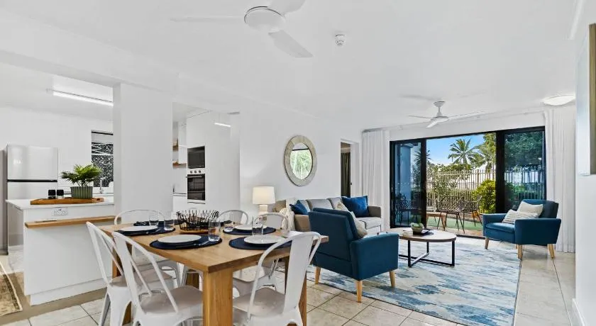 Rainforest and Reef Retreat Esplanade Ground Floor Apartment - Image 1