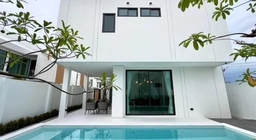 Modern Tropical Villa with Private Pool - Image 1