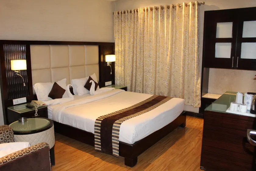 Hotel La Abode - Image 1