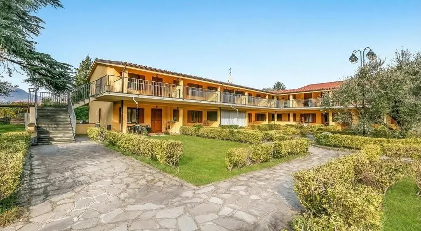 Residence La Perla with Shared Pool - Image 1