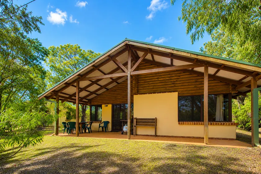 Wiry Wattle - Cozy Accessible Cottage with Fireplace - Image 1