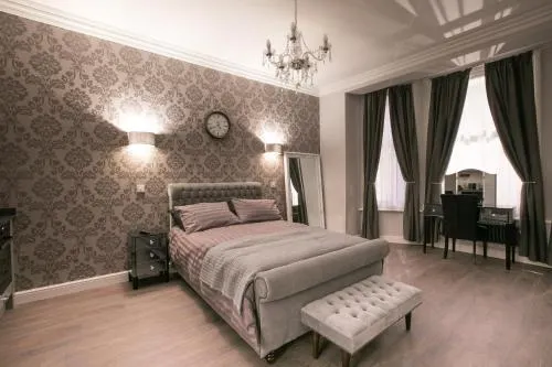 Apartments at Number 10 The Abbey - Image 1