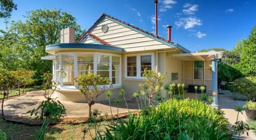 The Captain's Manor - Great location! - Image 1