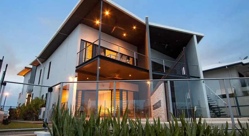 Marina Views Townhouse - Image 1