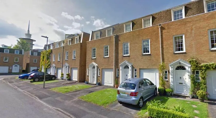 Basingstoke Townhouse - Image 1