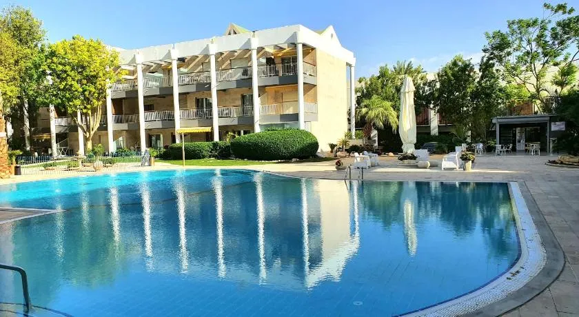 Barak Royal Suites 52 garden - חמש דקות מהים ומהטיילת - Image 1