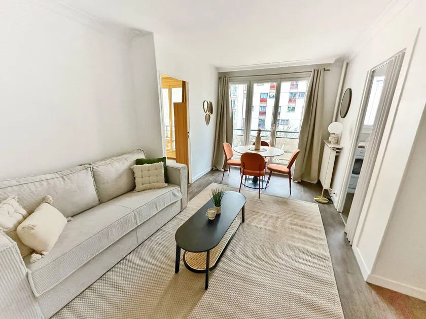 Charming Parisian Apartment in the Heart of the 20th Arrondissement - Image 1