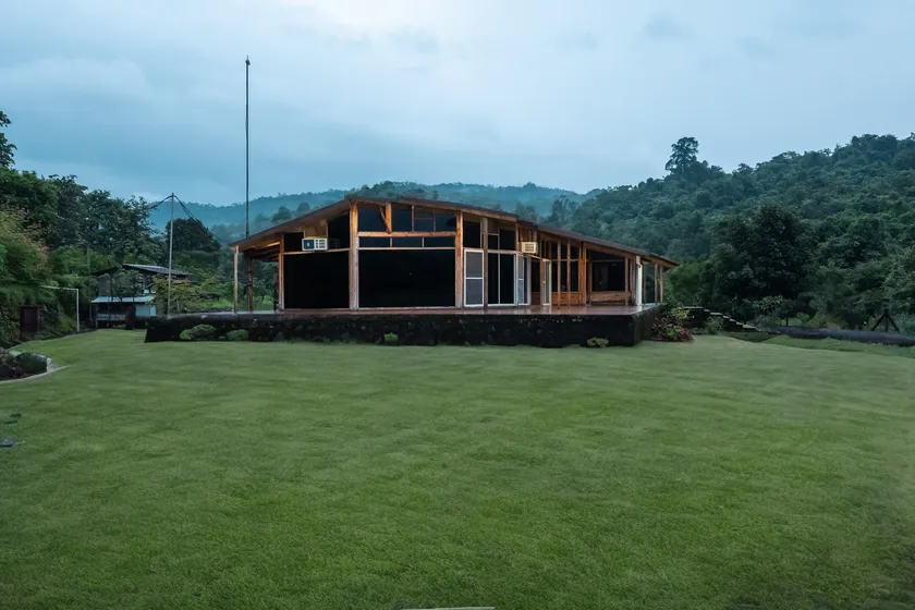 Amalfi chalet - Riverside Cabin by Mysa Stays - Image 1