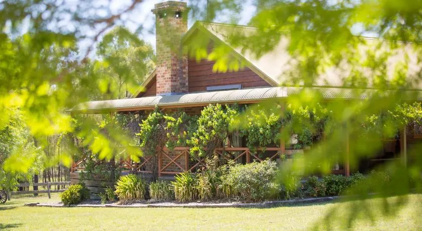 Silky Oak Cottage & Studio - Image 1