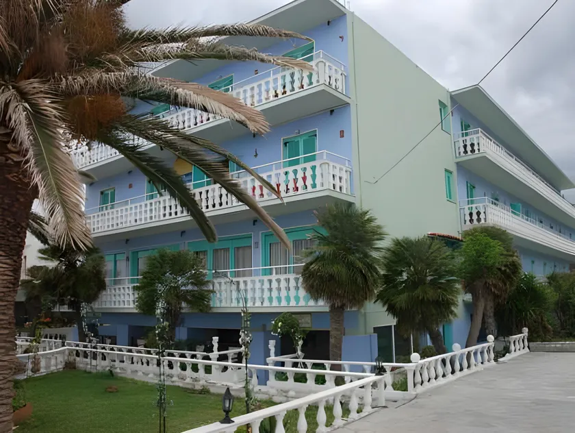 Kokkari Beach Hotel - Image 1