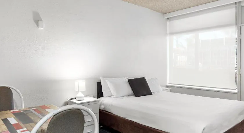 Red Carpet Motel - Image 1