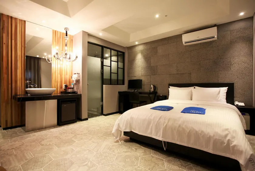 Ansan Boutique Hotel Reniel - Image 1