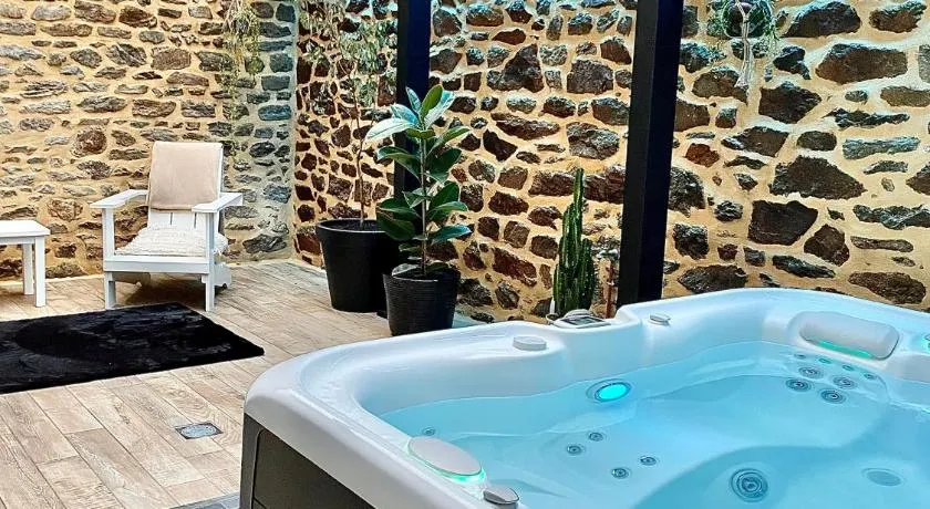 Villa Lily Spa, chambre d’hôtes avec spa privatif - Image 1