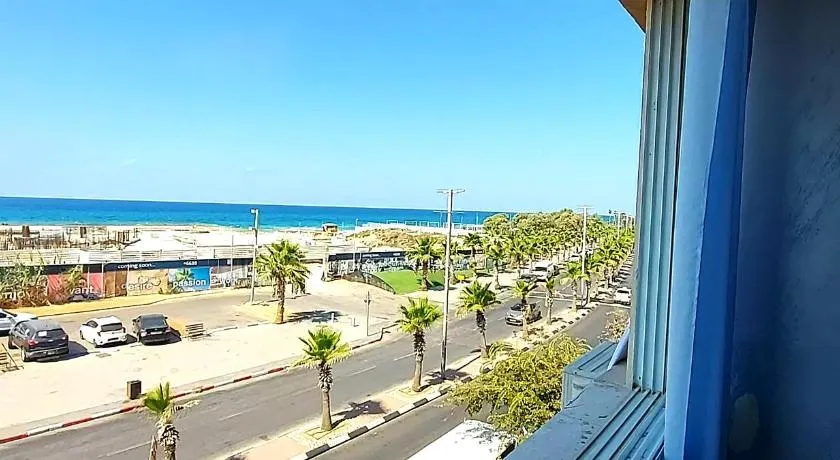 Short Term Apartment Tel Aviv Bat Yam 413 - Image 1