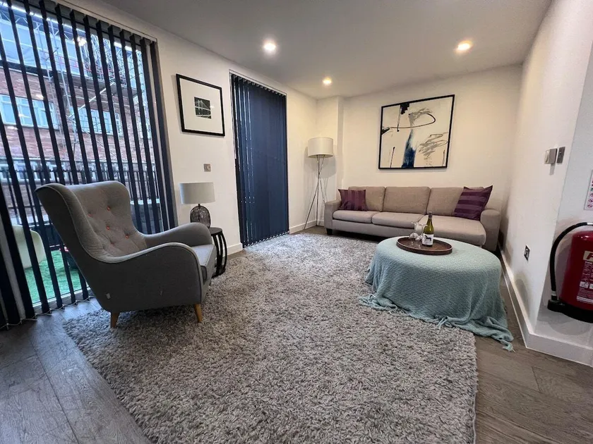 Aldgate Apartments FT5 - Image 1