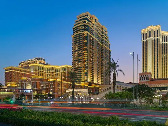 The Grand Suites at Four Seasons - Image 1