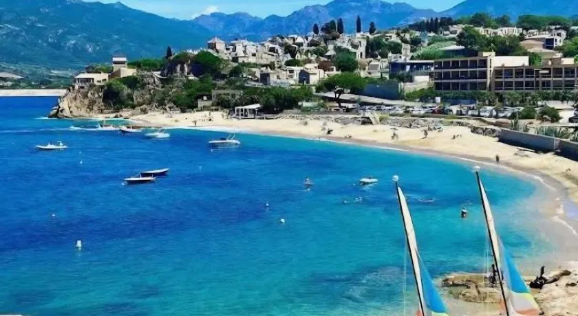 Joli T2 centre ville Propriano proximité plage et port - Image 1