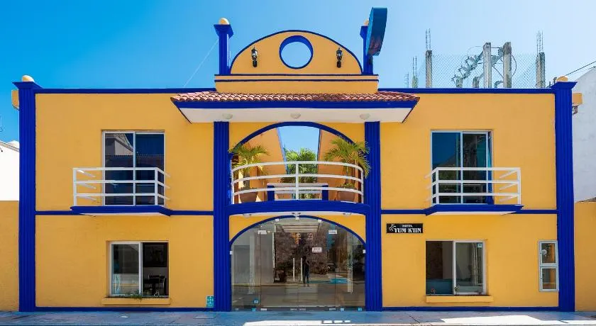 Hotel Yumkiin - Cerca Del Ferry y Terminal ADO - Image 1