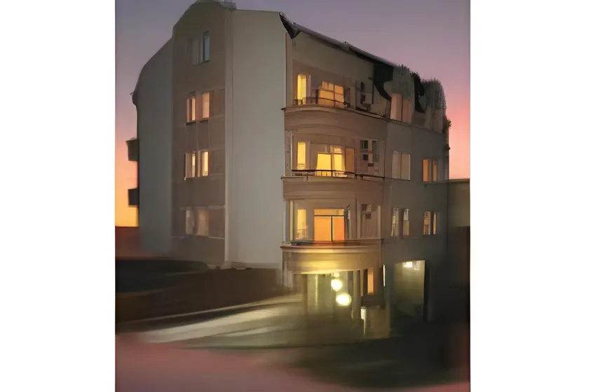 Premier Hotel - Image 1