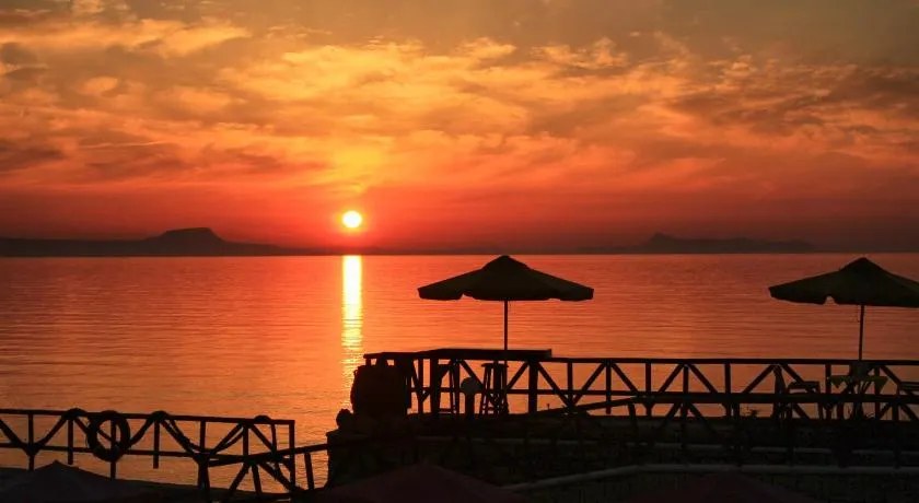 Alkionis Beach Hotel Apartments - Image 1