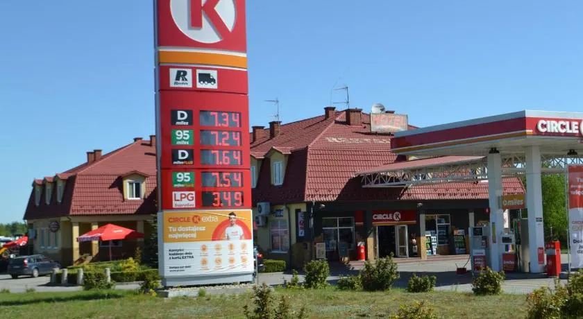 Hotel i Restauracja Jaskolka - Image 1