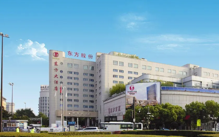 Oriental Hotel - Image 1