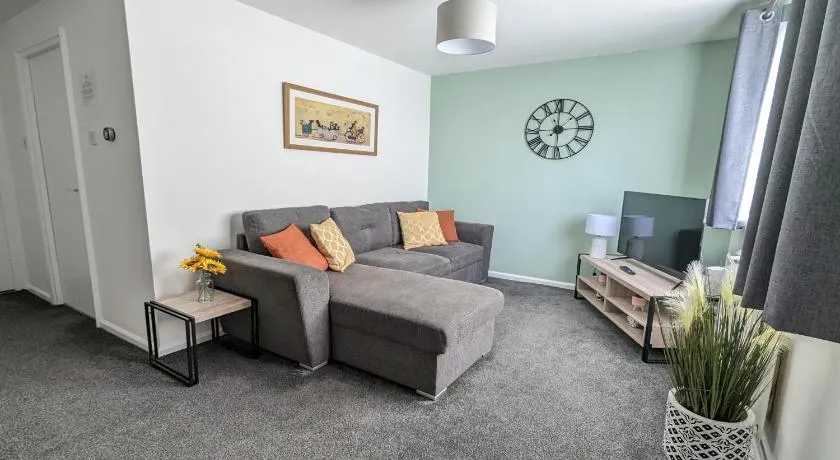 2BR-Gayton Apt-FREE Parking-Fully Equipped-Short, Mid term stays - Image 1