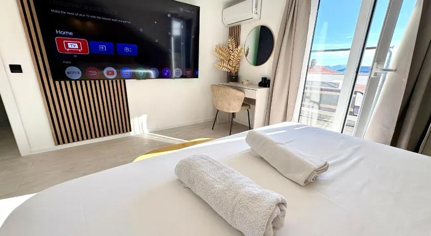 Apartment Anchor Luxury - Image 1
