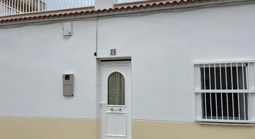 Lleida 25, casa a planta baixa amb àmplia terrassa equipada amb barbacoa - Image 1