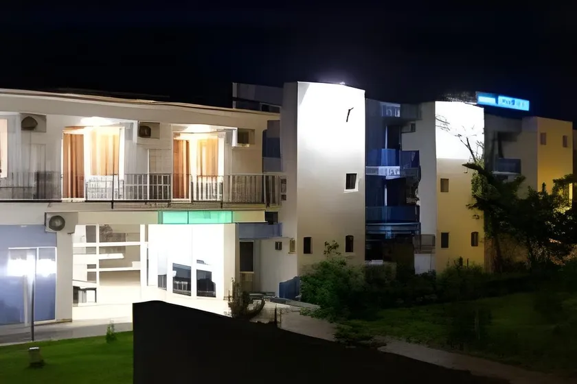 Jijo's Hotel - Image 1