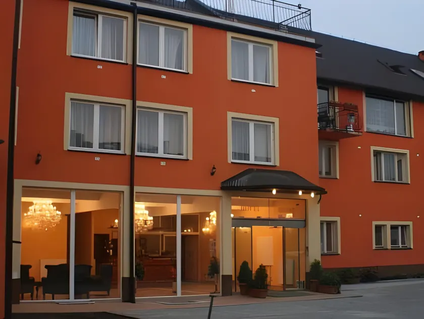 Hotel Daisy Budget - Image 1