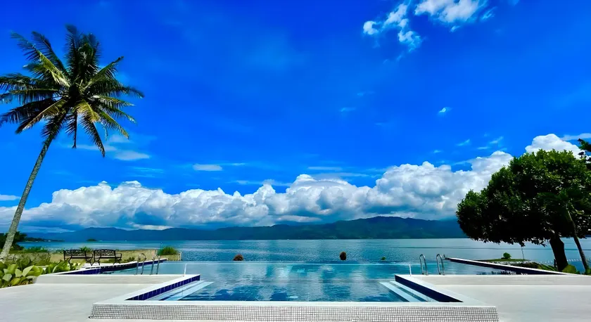 Sanggam Beach Hotel - Image 1