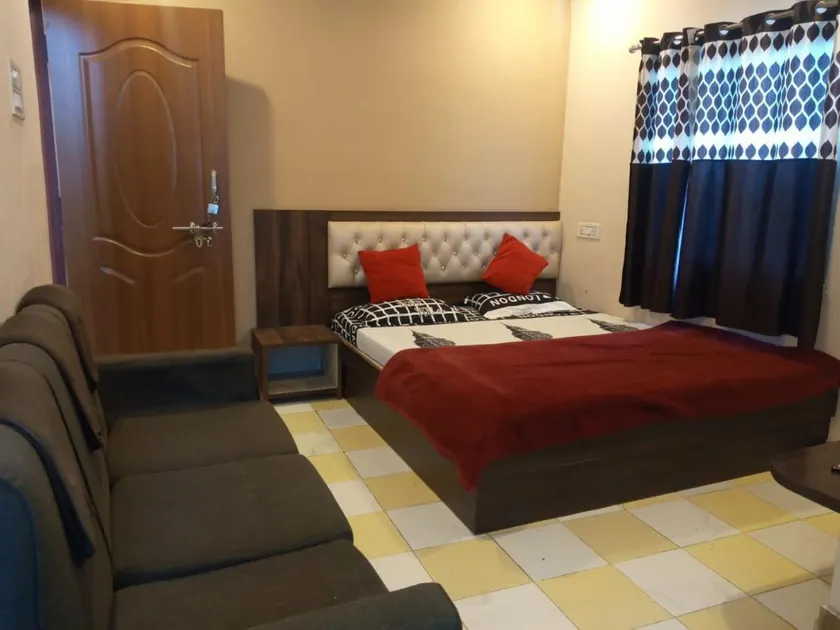 Lakeview Luxury Homestay- Near Assi Ghat - Image 1