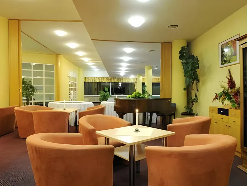 Hotel SOREA MÁJ - Image 1