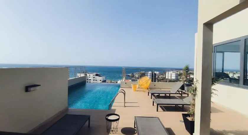 Appartement spacieux avec salon,balcon, piscine, vue sur mer et salle de sport - Image 1