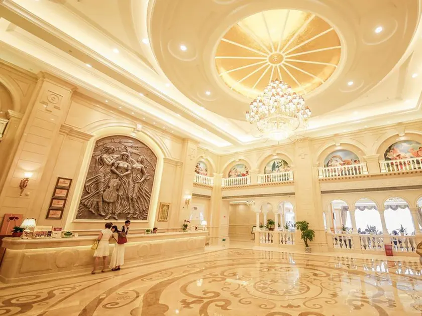 Vienna International Hotel Huhan Jiedaokou - Image 1