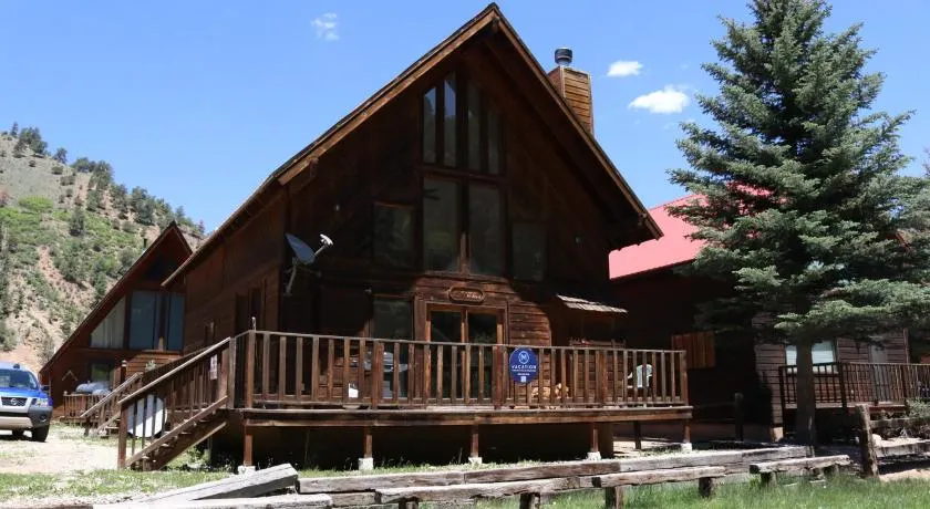 Beaver Lodge on the River - On the River - Near Copper Chair Lift - WiFi - Cable - Walk to Main Street - Grill - Wood Burning Fi - Image 1