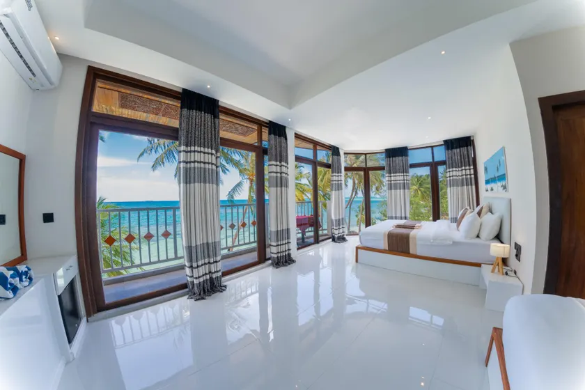 Heron Beach Hotel - Image 1