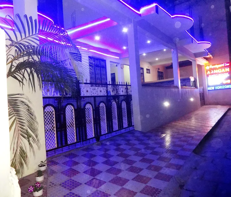 Foreigners Inn - 10 Minute Walk to KV Temple & Dashashwamedh Ghat- Free Parking- Alexa & Power Backup - Image 1