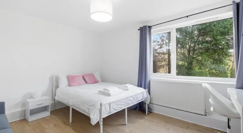 The snug - Image 1