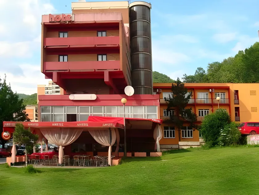 Golden Inn Hotel - Image 1