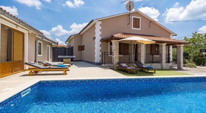 Family retreat House Begonija with pool and BBQ - Image 1
